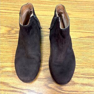 Stylish Brown Light Weight Ankle Boots by Fitflop